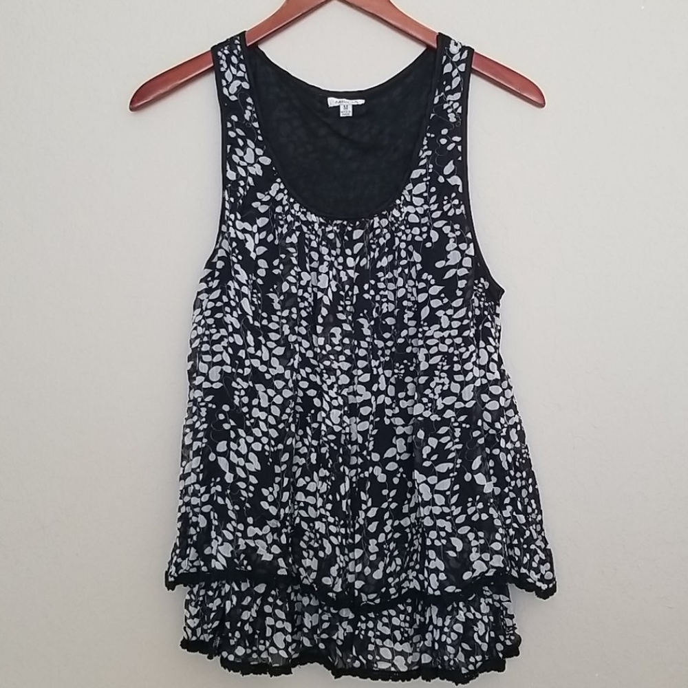 Miroa Sleeveless Lace Blouse